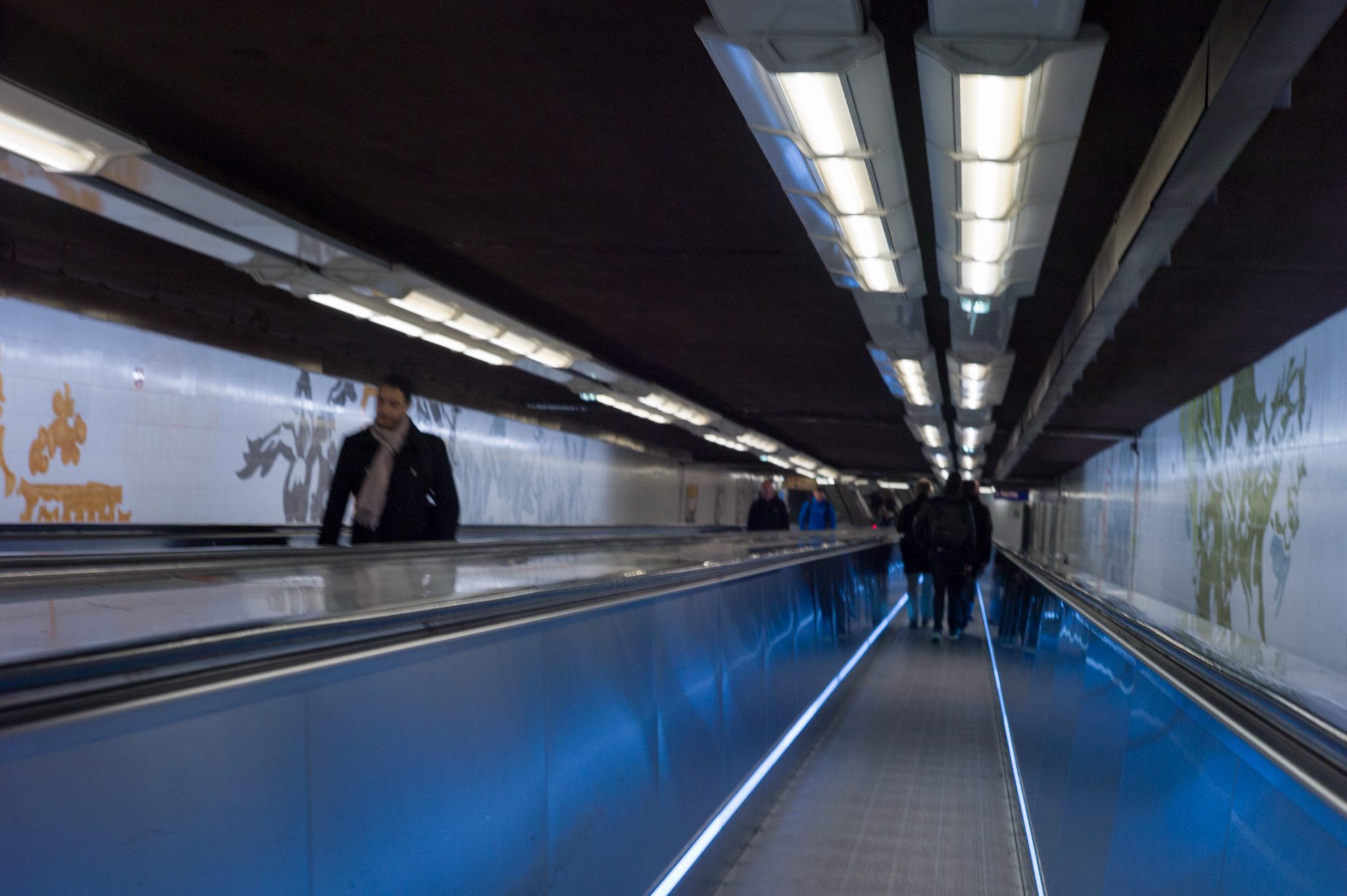 Paris - 10 décembre 2015 - tapis roulant - point rouge